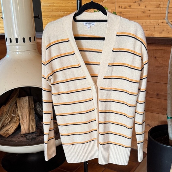 Equipment Sweaters - Equipment Women’s XS Cashmere and Wool blend Button Up Cardigan Sweater